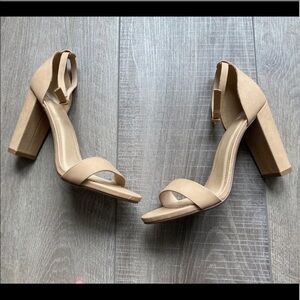 Delicious Shoes Ankle Strap Heel in Tan Size 10